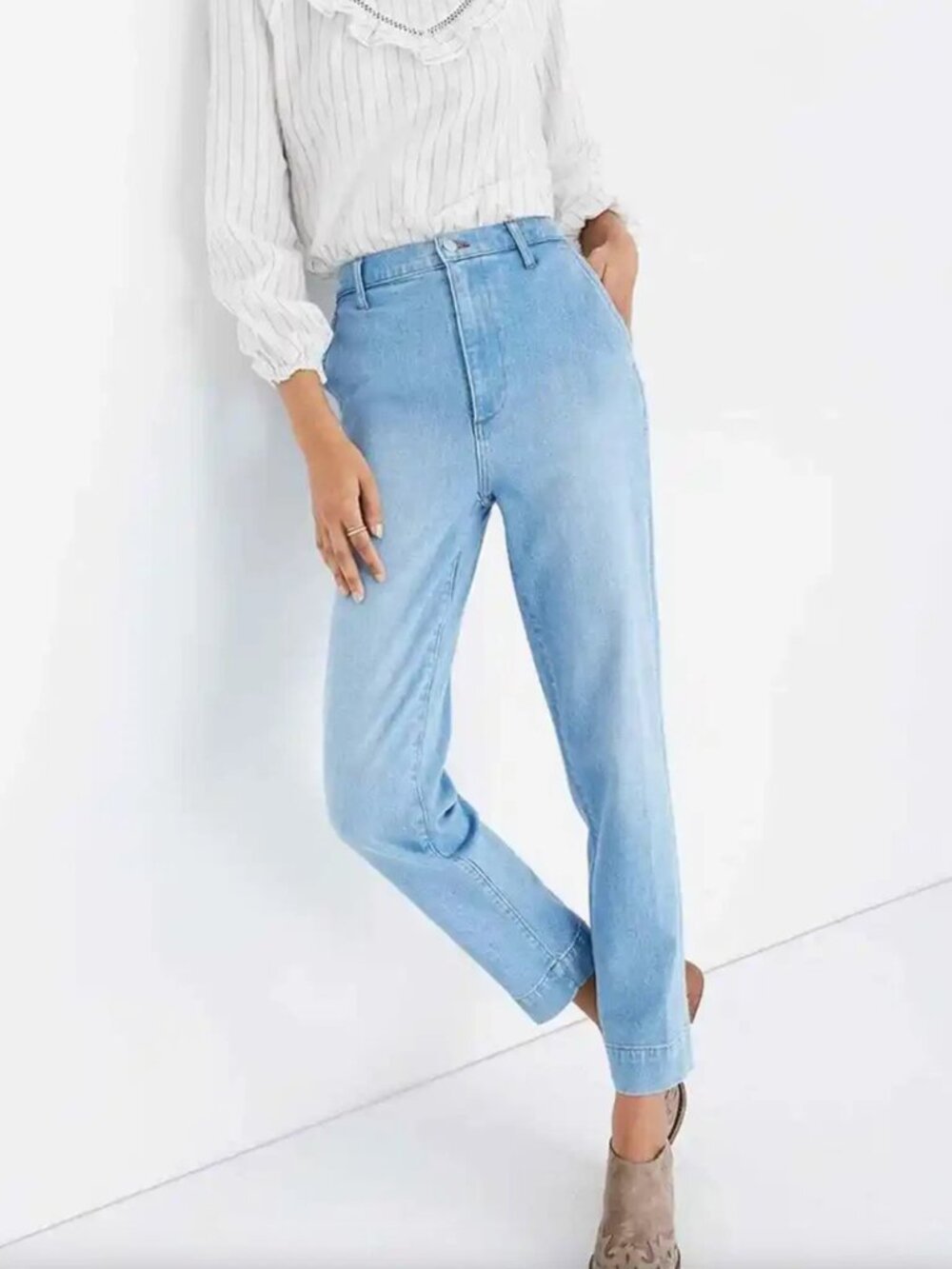 Madewell Tapered Barrel Leg Relaxed Fit High Waisted Lightwash Jeans Size 28